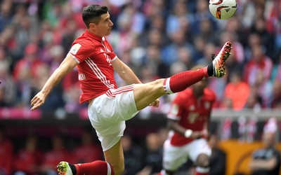 冠竞体育动态-C罗远射被扑后补射破门