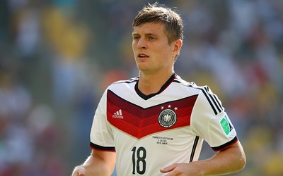 冠竞体育快讯-乌克兰队球迷全场掌声致敬